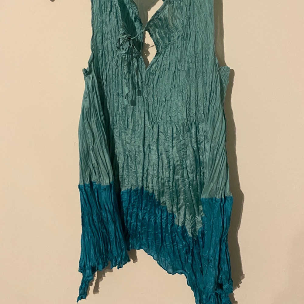 Small Boutique sleeveless silk top. Comfortable and colorful